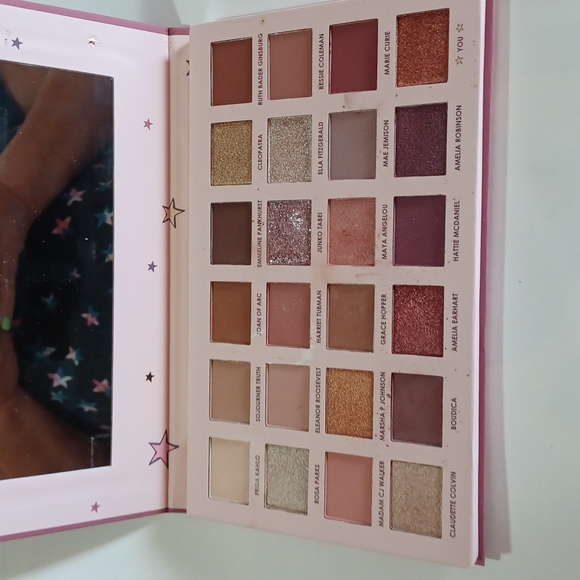 I am  woman what's your super power pallete - Picture 3 of 4